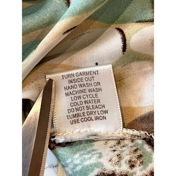 Dressbarn Women Geo Print Satin Pintuck Blouse Torrid High Neck Multicolor L - Picture 7 of 7